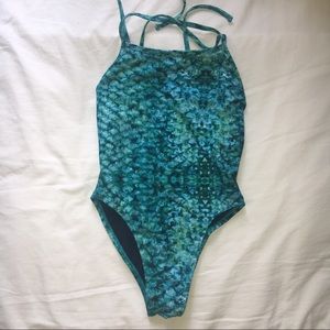 Jolyn Shimmerfish Dayno